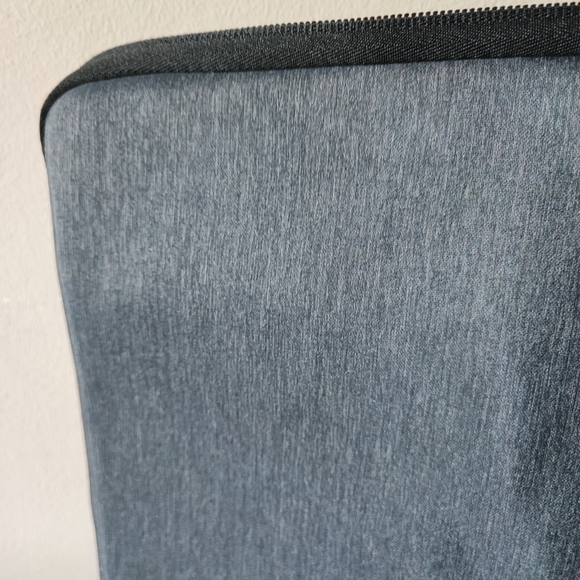 Inateck Laptop iPad Tablet Sleeve Charcoal Color Padded Minky Lined RED BANNER - Picture 5 of 6